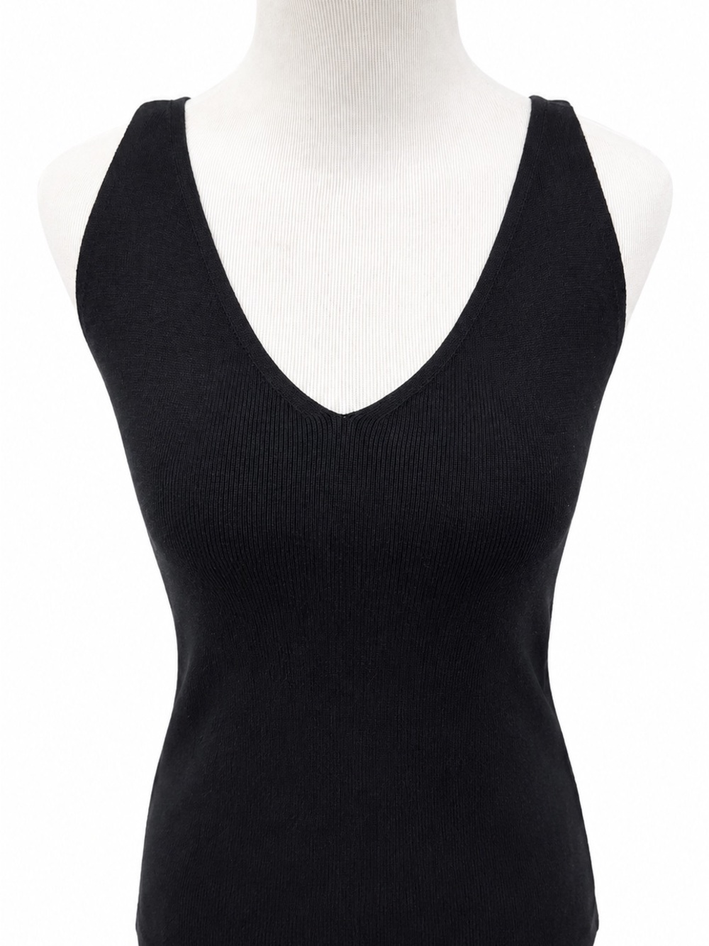 GAP Black V-Neck Soft Fitted Ribbed Tank Top - Women Medium